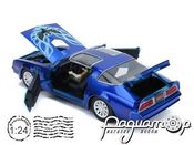 Pontiac Firebird with IT Pennywise & Henry Bowers Figures (1977) 31118