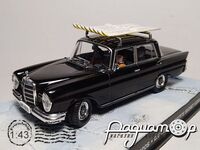 Mercedes-Benz 220S 