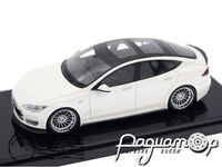 Tesla Model S RevoZport (2015) RZ0001A [NT]