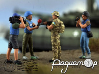 Украинский военный с группой корреспондентов (4 фигурки) 913552