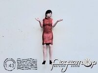 Жінка в червоній сукні 257437 [BR]