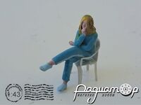 Дівчина, що сидить (1шт) 257450 [BR]