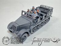 Німецький артилерійський тягач Sd.Kfz 7 з гарматою РАК-40 (з фігурками) (1938) 586133 [IO]