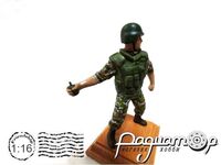Боец ВСУ в летней одежде с гранатой (1 фигурка) 586148 [IO]