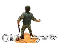 Боец ВСУ с автоматом и гранатой, в пикселе (1 фигурка) 586152 [IO]