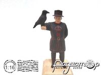 Біфітер (Зберігач Тауера) у повсякденному одязі з вороном, Англія, Тауер (1 фігурка) 586171 [IO]