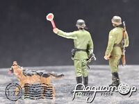Німецька військова поліція з собакою (3 фігурки) 674131