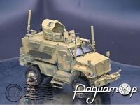 Бронеавтомобиль International M1235 MaxxPro Dash (+ 1 фигурка) (2008) 72333-1