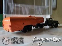 КрАЗ-258Б1 з напівпричепом-цистерною ТЗ-22 (1967) 101463 [LI]