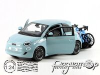 Fiat 500e з велосипедним кріпленням та велосипедами (2023) 18-23012