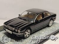 Jaguar XJ8 