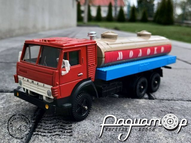 КамАЗ-53212 цистерна «Молоко» (1979) 585239 [LB]***